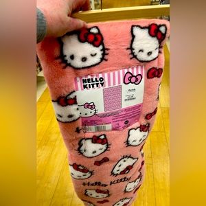 Hello kitty pink faux fur throw blanket BNWT 🩷